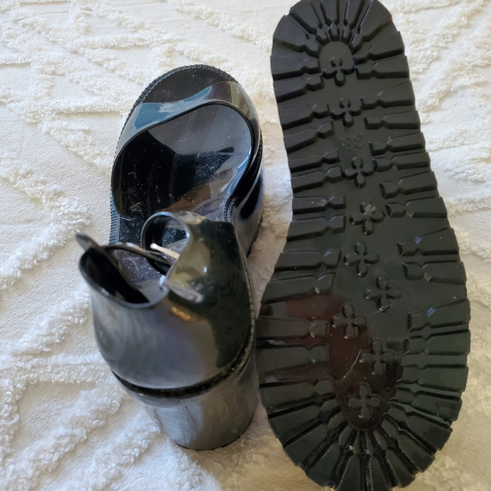 Quipid black platform jelly sandals size 7 never worn